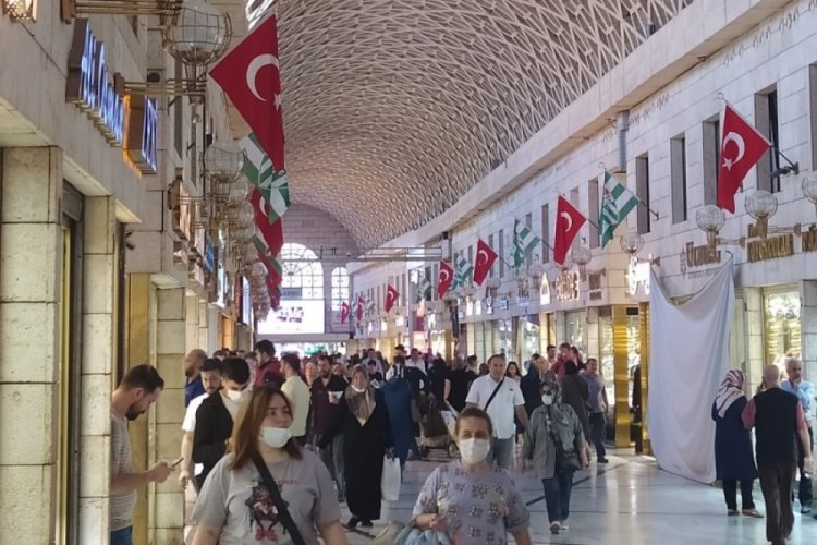 Kapalı &Ccedil;arşı Bursaspor bayraklarıyla s&uuml;slendi
