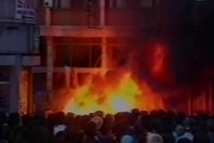 Madımak Katliamı'na katılan iki saldırganın adı anıttan silindi