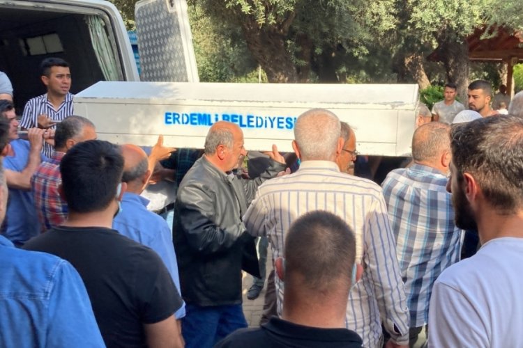 Telefonu şarj edecekti canından oldu