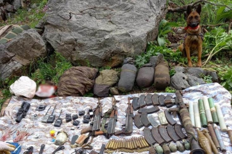 Siirt'te bidon i&ccedil;inde ele ge&ccedil;irilen silah ve m&uuml;himmatlar imha edildi