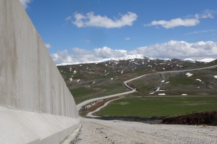 Van Valisi: 41 bin g&ouml;&ccedil;menin gelişi engellendi