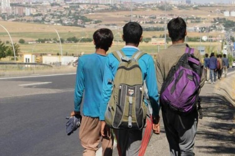 Diyarbakır'da 20 g&ouml;&ccedil;men sınır dışı edildi