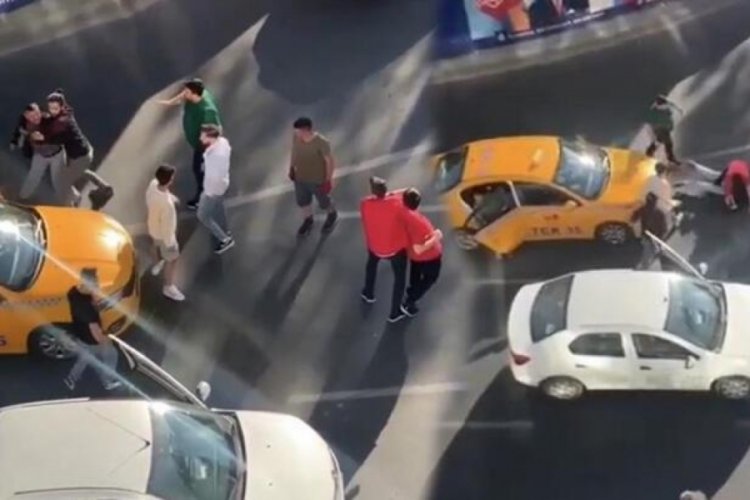İki taksicinin m&uuml;şteri kavgası