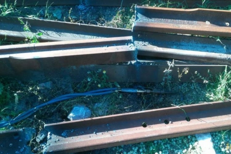 Osmaniye'de tren rayı &ccedil;almaya &ccedil;alışırken yakalandılar