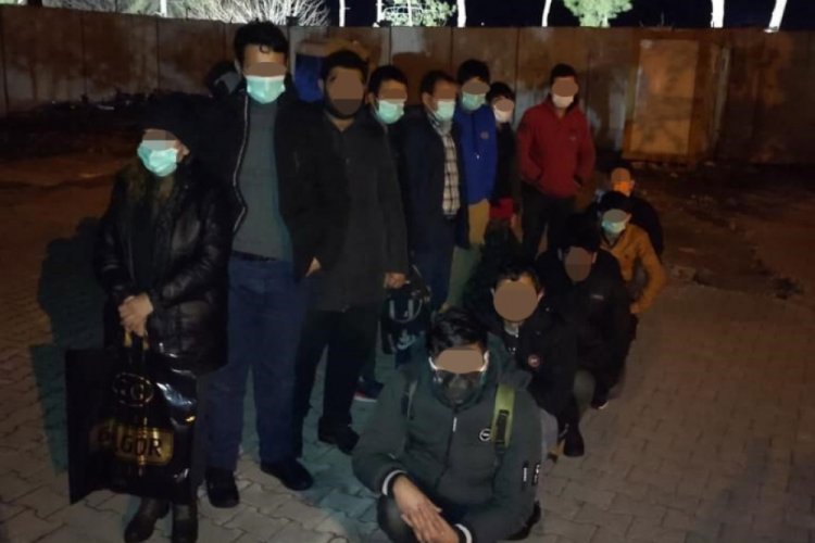 Diyarbakır'da ka&ccedil;ak g&ouml;&ccedil;menler sınır dışı edildi