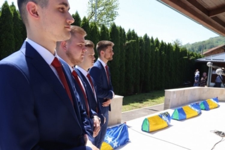 Bosna Savaşı'nın 4 kurbanı daha toprağa verildi