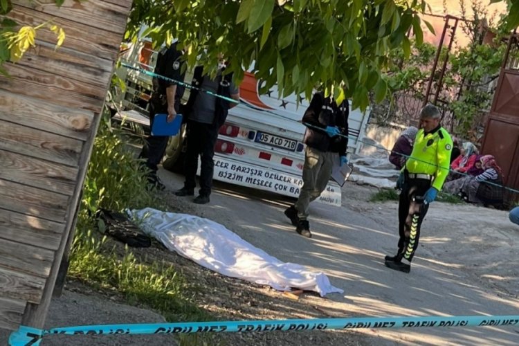 Kamyonetin &ccedil;arptığı yaşlı kadın hayatını kaybetti