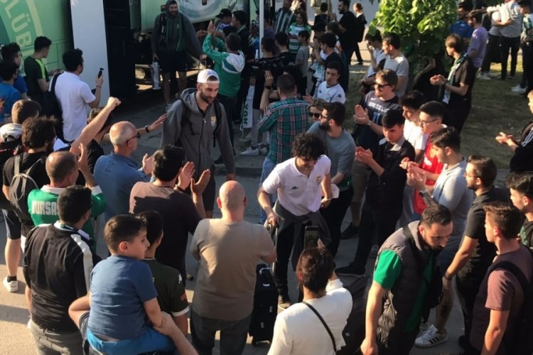 Frutti Extra Bursaspor şampiyon gibi karşılandı