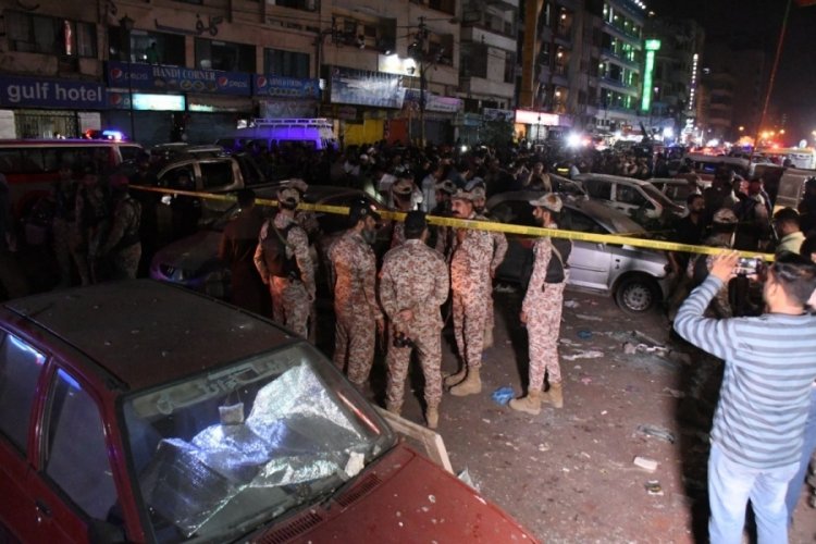 Pakistan'da bombalı saldırı: &Ouml;l&uuml; ve yaralılar var