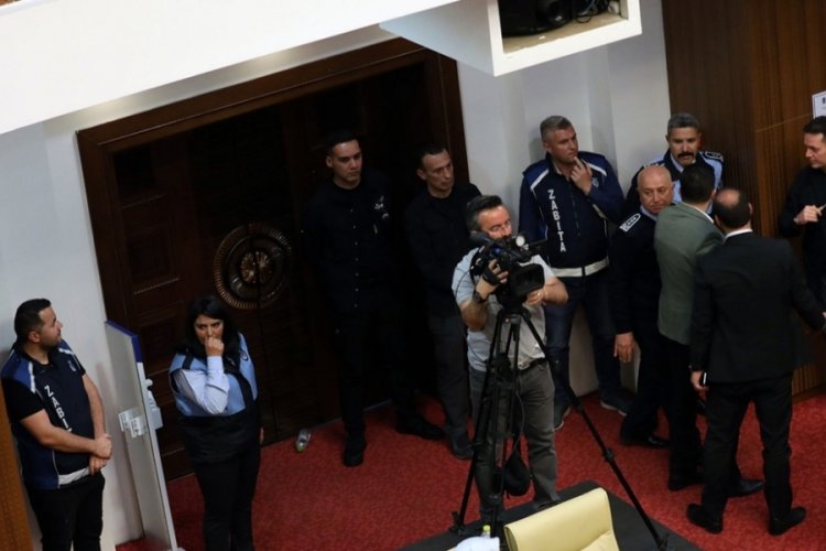 AK Parti'den Mansur Yavaş'a zabıta tepkisi
