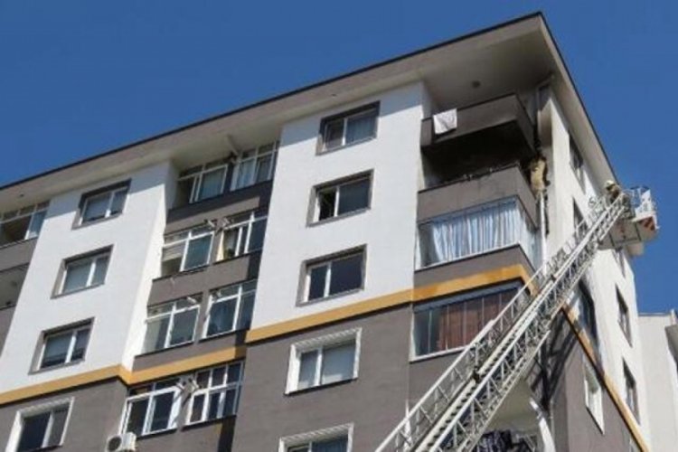 İstanbul &Uuml;mraniye'de 8 katlı binada yangın