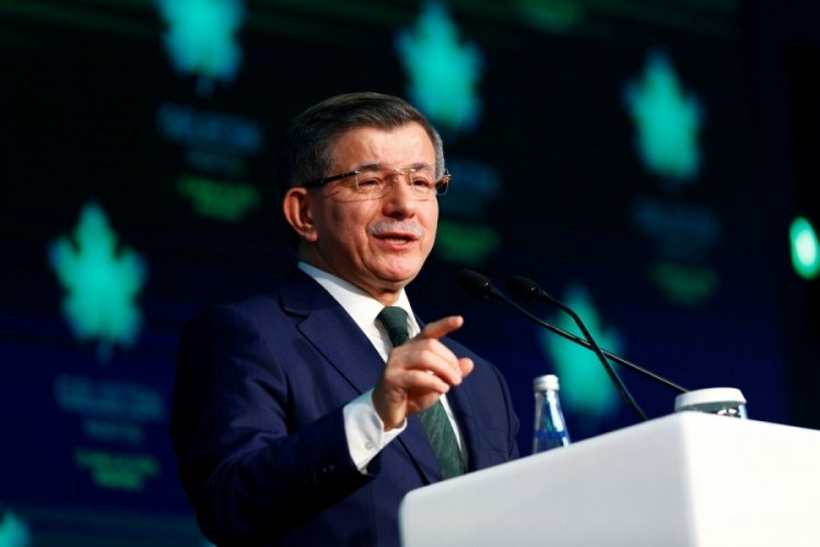 Davutoğlu 'insan i&ccedil;ine &ccedil;ıkamaz' dediği isimleri a&ccedil;ıkladı