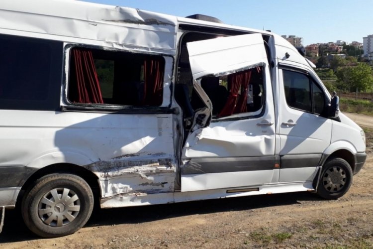 Samsun'da &ouml;ğrencisi servisi iş&ccedil;i servisi ile &ccedil;arpıştı