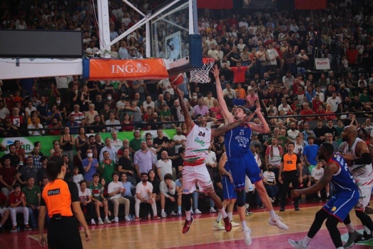 Anadolu Efes-Karşıyaka ma&ccedil;ı ertelendi