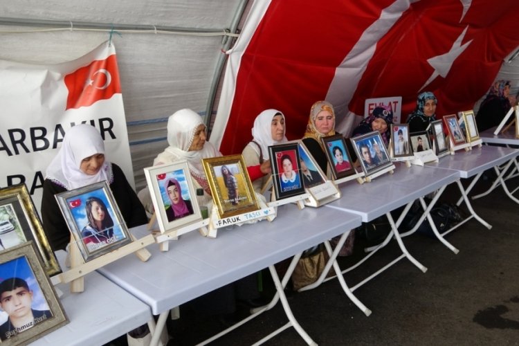 Evlat n&ouml;beti 985. g&uuml;n&uuml;nde