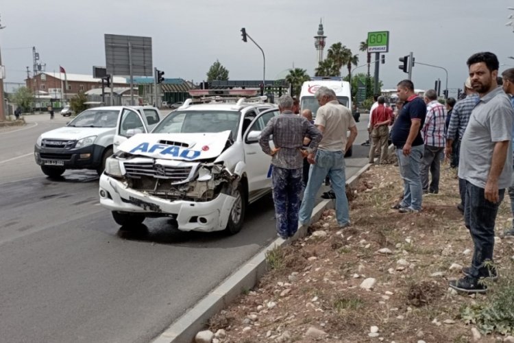 AFAD aracı ile motosiklet &ccedil;arpıştı: 2 &ouml;l&uuml;