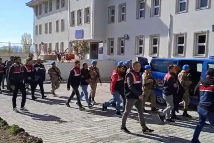 Van'da zehir tacirlerine operasyon: 10 g&ouml;zaltı