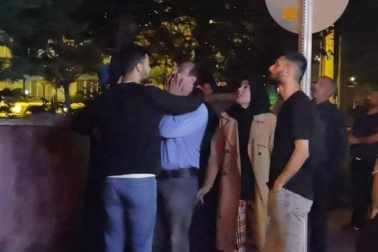 Bursa'da geceyi alevler aydınlattı, yanan evini g&ouml;zyaşlarıyla izledi