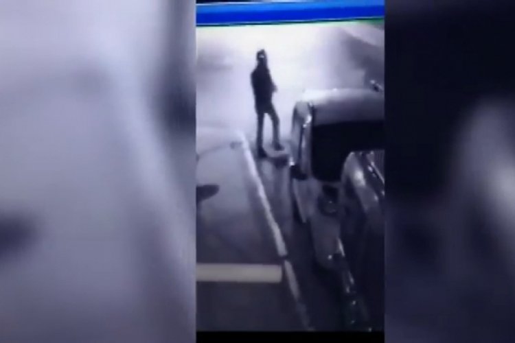 Husumetli olduğu kişinin aracını kundakladı
