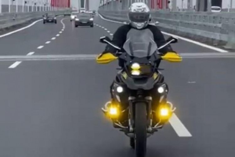 Vali Yerlikaya, &Ccedil;anakkale K&ouml;pr&uuml;s&uuml;'nden motosikletle ge&ccedil;ti