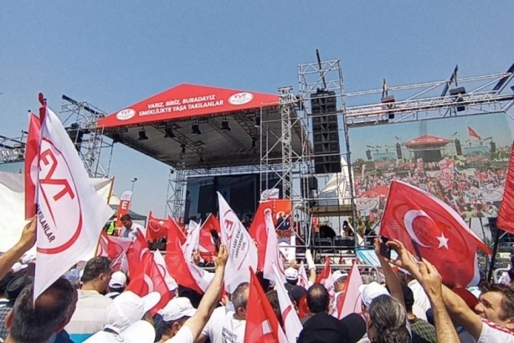 EYT'liler seslerini duyurmak için İstanbul Maltepe'de 