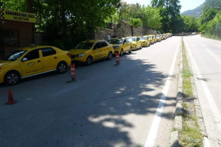 Bursa'da taksicilerin g&uuml;ncelleme kuyruğu