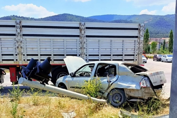 Manisa'da korkun&ccedil; kaza: 2 &ouml;l&uuml;, 2 yaralı