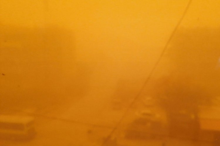 Irak'ta kum fırtınası nedeniyle u&ccedil;uşlar iptal oldu