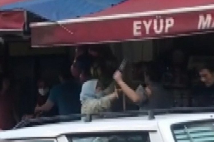 İstanbul'da baba, oğlunu bı&ccedil;akla kovaladı&nbsp;