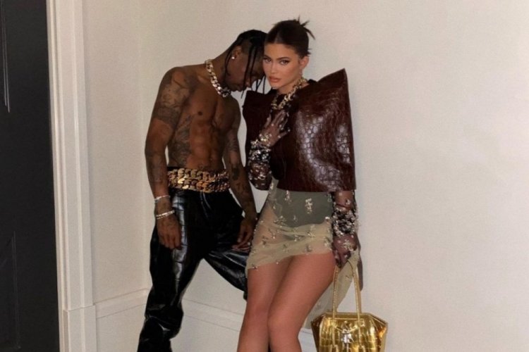 Kylie Jenner ve Travis Scott &uuml;&ccedil;l&uuml; ilişki istiyor