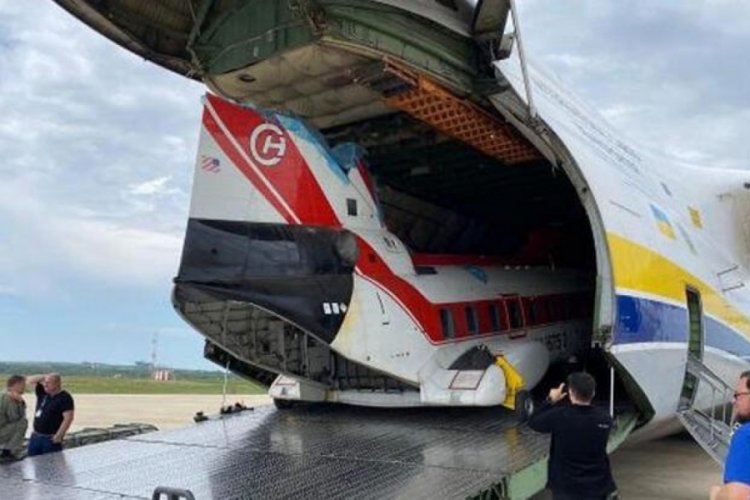 Orman yangınlarıyla m&uuml;cadele i&ccedil;in Chinook s&ouml;nd&uuml;rme helikopterleri T&uuml;rkiye'ye geldi