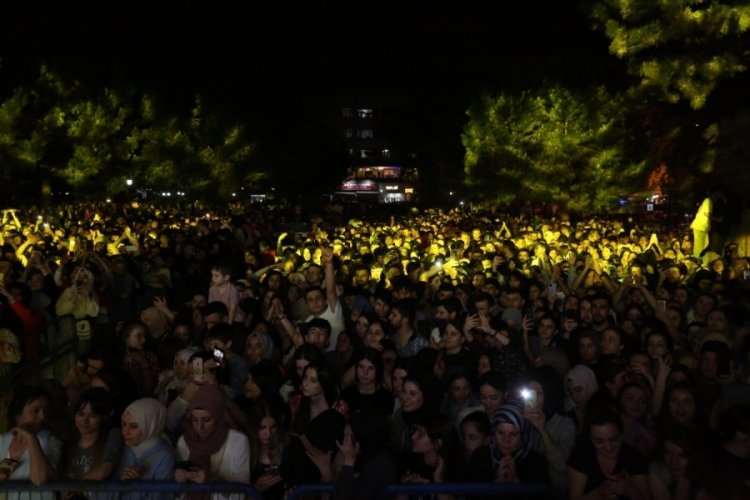 Bursalılar, Koliva ve Mehmet Erdem'in şarkılarıyla m&uuml;ziğe doydu