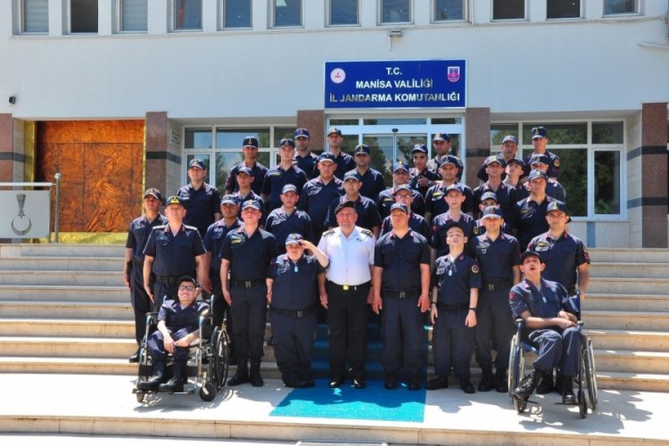 Manisa'da 15&nbsp;Temmuz'da&nbsp;darbedilen m&uuml;ezzinin oğlunun askerlik sevinci