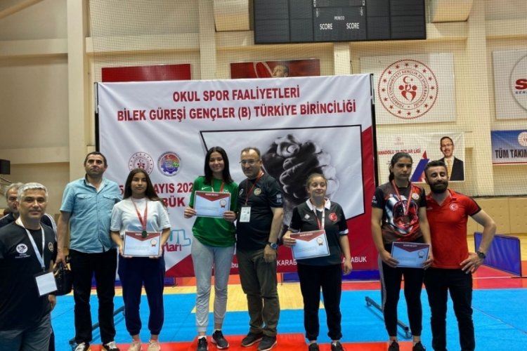 Bursa Orhangazili Damla Nogay, bilek g&uuml;reşinde T&uuml;rkiye 1. oldu