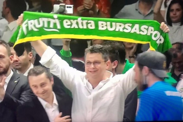 Salona gelen Bursaspor taraftarına s&uuml;rpriz hediye! (&Ouml;ZEL HABER)