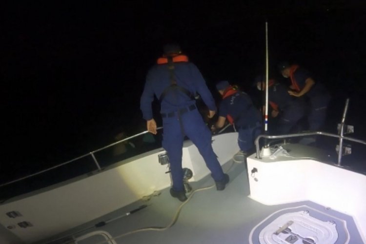 149 d&uuml;zensiz g&ouml;&ccedil;men kurtarıldı, 2 ka&ccedil;ak&ccedil;ı yakalandı