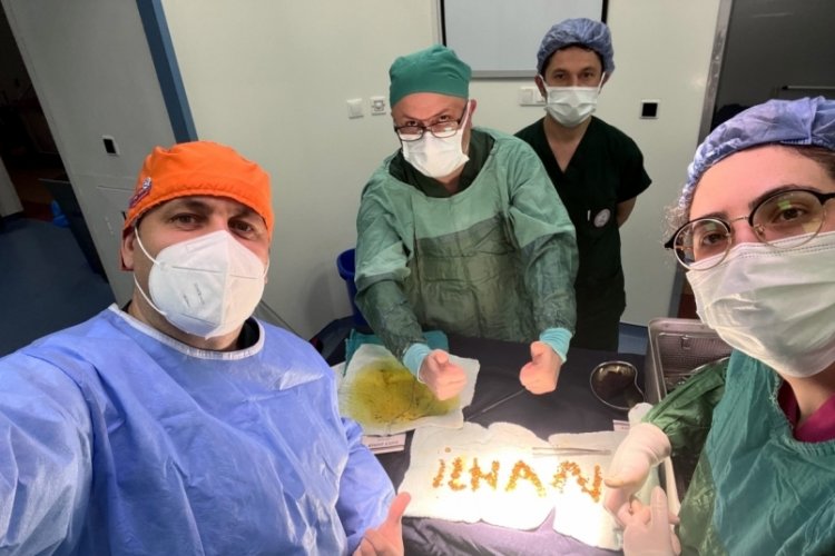 Safra kesesinden 1250 tane taş &ccedil;ıktı