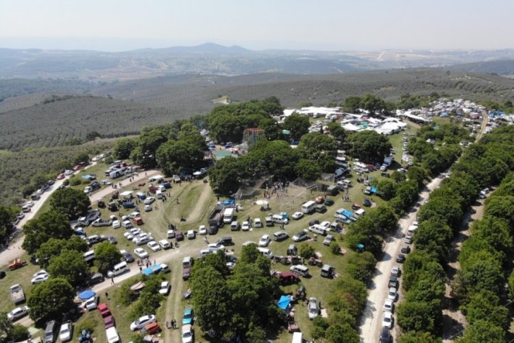 Bursa'da dağ başında yılda bir kez d&uuml;zenleniyor, akın akın geliyorlar