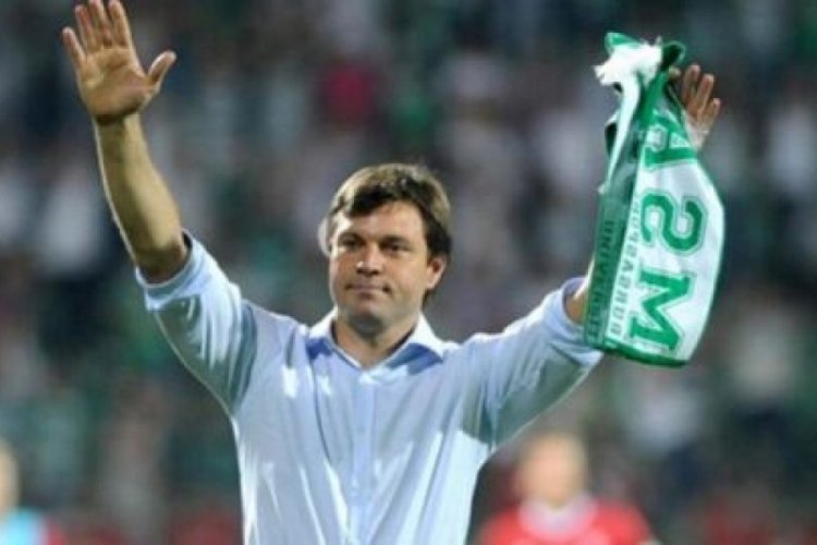 Bursaspor'un Eski Teknik Direkt&ouml;r&uuml; Sağlam: Yiğit d&uuml;şt&uuml;ğ&uuml; yerden kalkar
