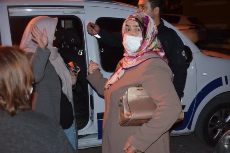 İstanbul'da merdiven boşluğundaki eşyaları ateşe verdi