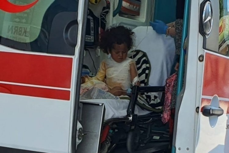 Bursa'da &uuml;zerlerine kaynar su d&ouml;k&uuml;len kardeşler yaralandı