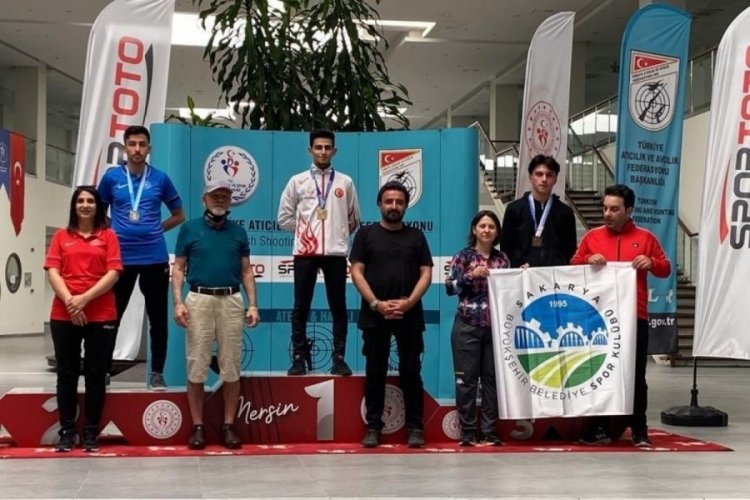 Sakarya B&uuml;y&uuml;kşehirli sporcular, Mersin'de  hedefi boş ge&ccedil;medi