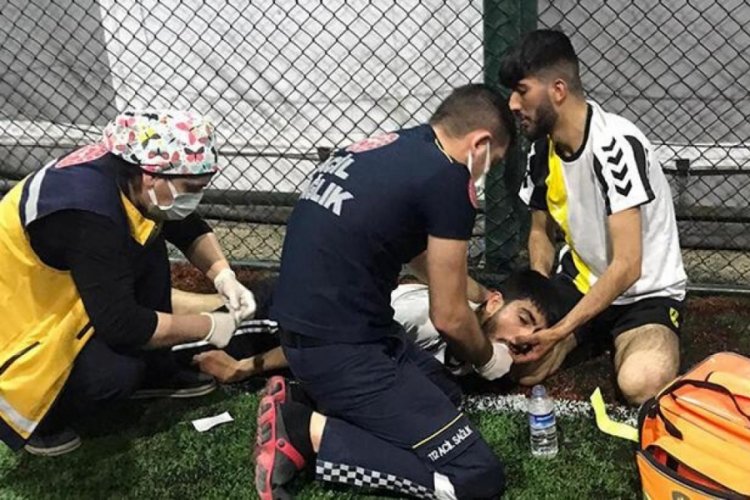 Futbol oynarken dili boğazına ka&ccedil;an gence hayati m&uuml;dahale