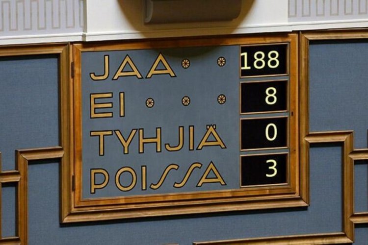 Finlandiya Parlamentosu'na NATO onayı