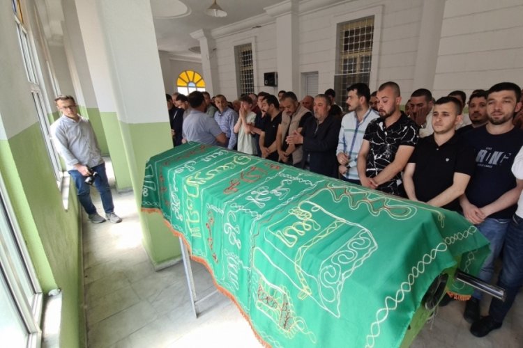 Kocaeli'de kazada &ouml;len s&uuml;r&uuml;c&uuml; son yolculuğuna uğurlandı