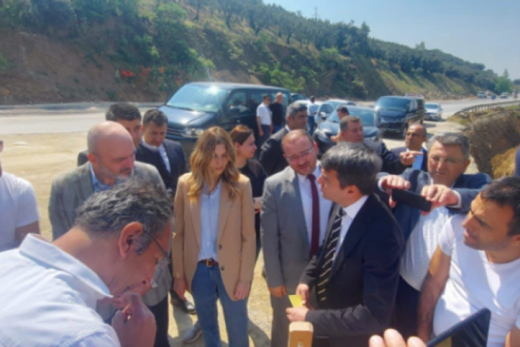 Ak kadrolar Bursa'yı geleceğe g&ouml;t&uuml;ren yatırımları takip ediyor