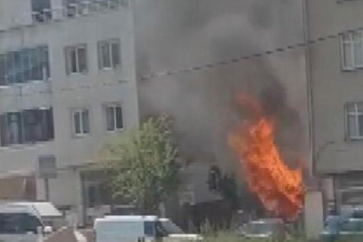 İstanbul Arnavutk&ouml;y'de bisiklet tamirhanesinde yangın