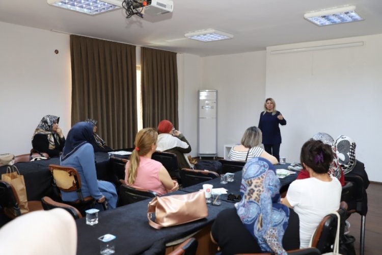 Alanya Belediyesi'nde  aile i&ccedil;i iletişim ve sağlıklı yaşam semineri s&uuml;r&uuml;yor