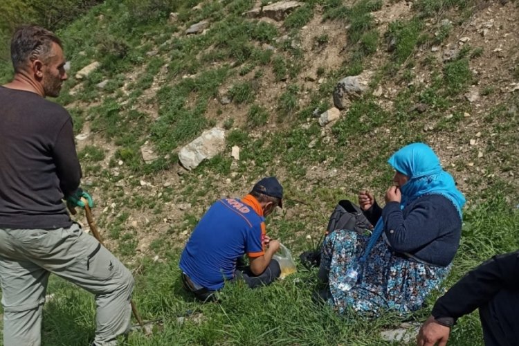 Hakkari'de pancar toplarken ayağı kırılan Fatma, kurtarıldı
