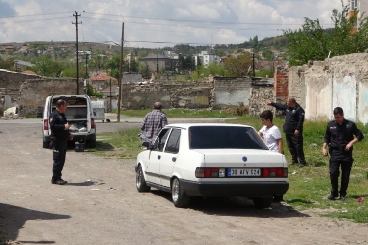 Annesi ve tanımadığı kadını yaralayan şahıs polis yakalandı